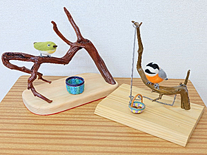 【A 02】エサをついばむ「鳥」